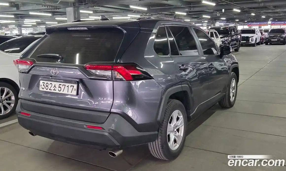 Toyota RAV4 2021 2.5 гидро в Москве № 1838554, фото 4
