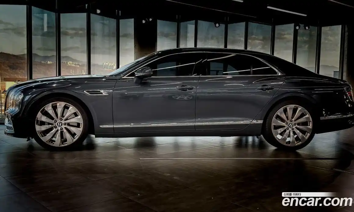 Bentley Flying Spur 2021 4.0 гидро, фото 3