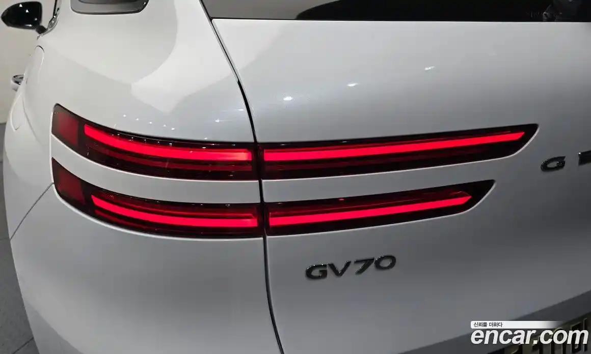 Genesis GV70 2024 2.5 гидро в Москве № 1343396, фото 9