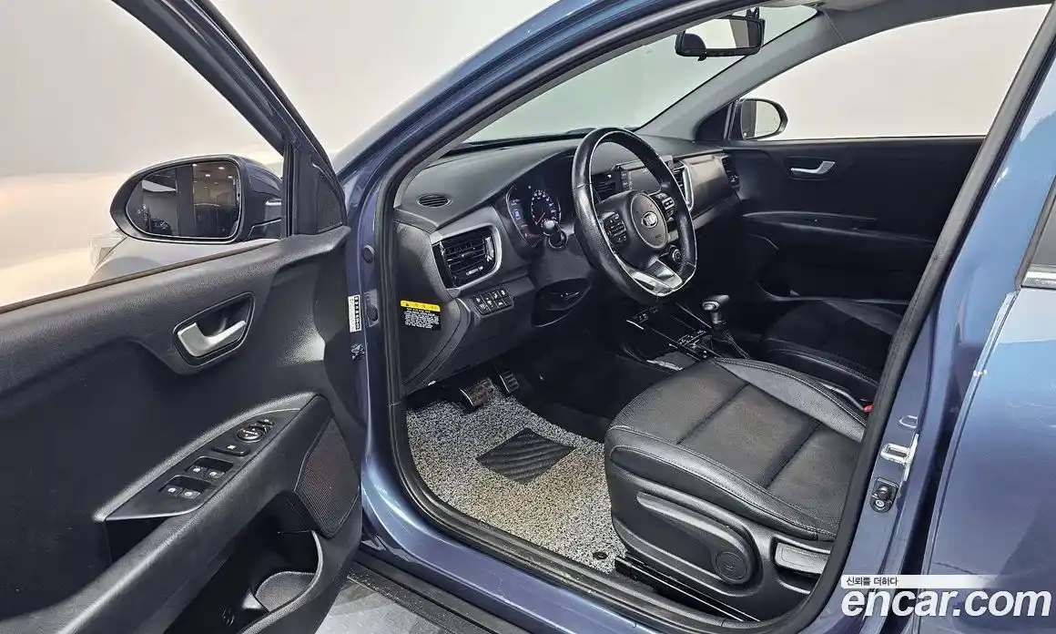 Kia Stonic 2019 1.4 гидро в Москве № 1418324, фото 13