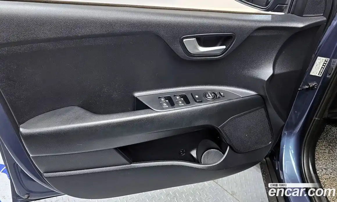 Kia Stonic 2019 1.4 гидро в Москве № 1418324, фото 14