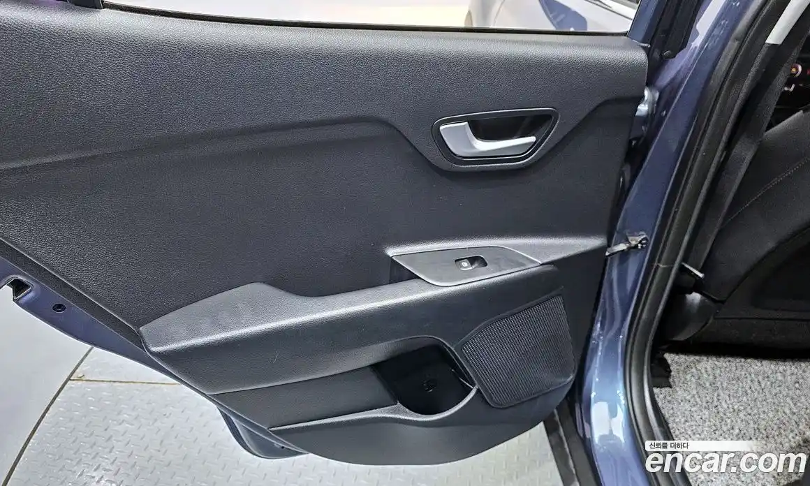 Kia Stonic 2019 1.4 гидро в Москве № 1418324, фото 15