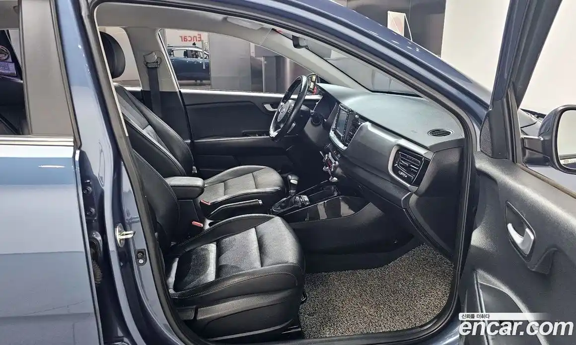 Kia Stonic 2019 1.4 гидро в Москве № 1418324, фото 16