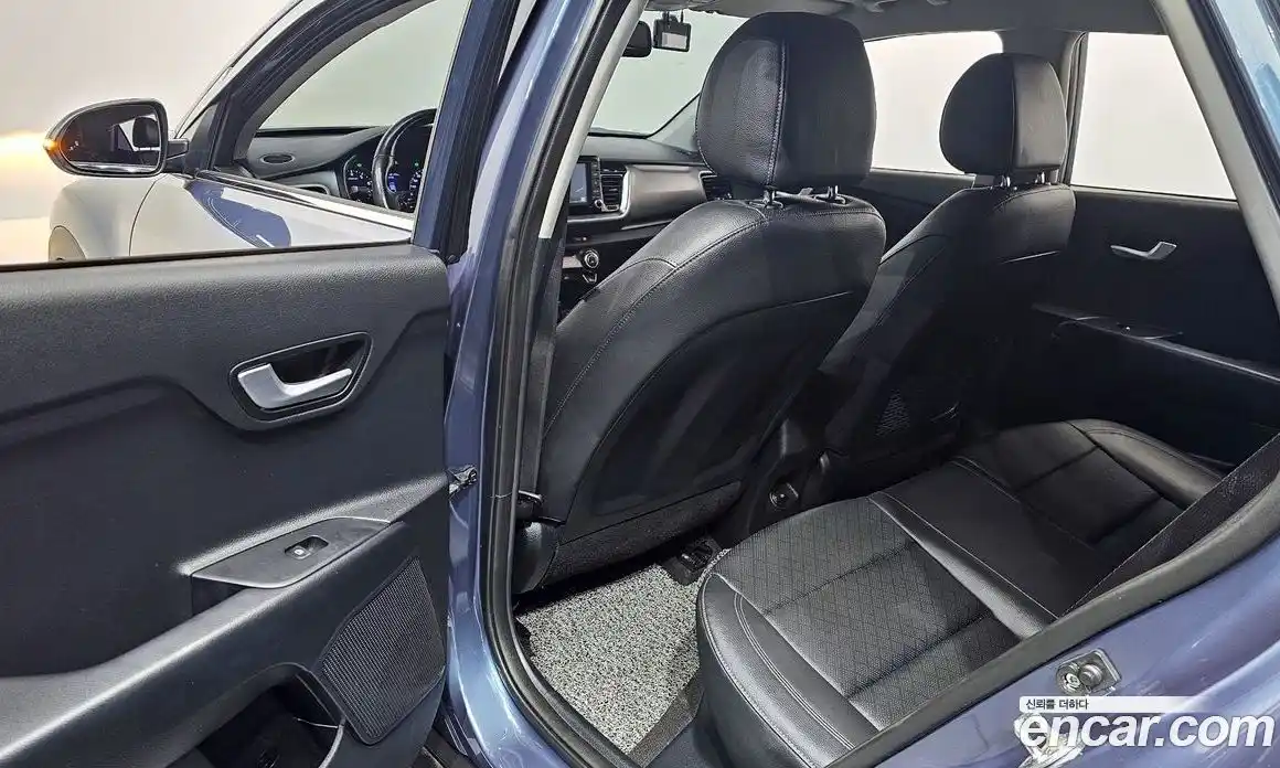 Kia Stonic 2019 1.4 гидро в Москве № 1418324, фото 18