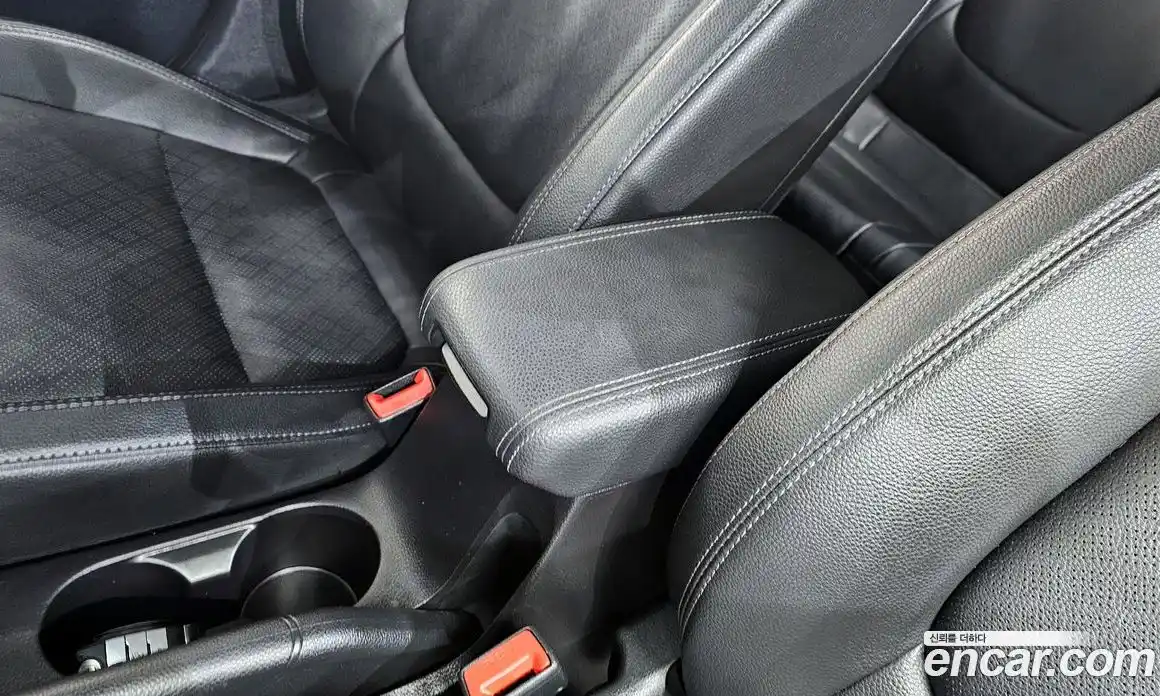 Kia Stonic 2019 1.4 гидро в Москве № 1418324, фото 27