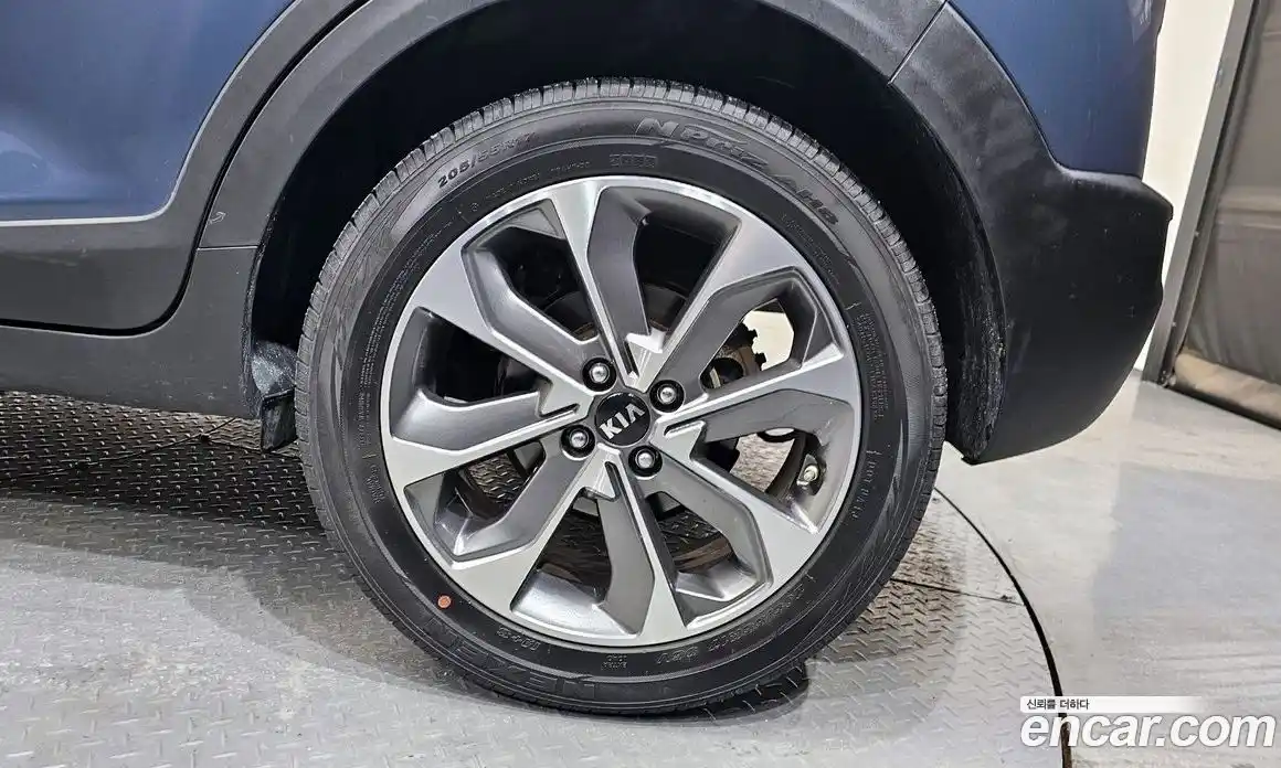 Kia Stonic 2019 1.4 гидро в Москве № 1418324, фото 7