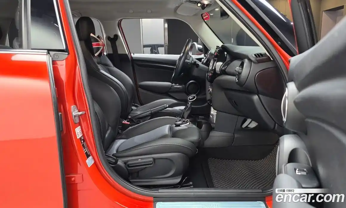 Mini Cooper 2018 1.5 гидро в Москве № 1423654, фото 17