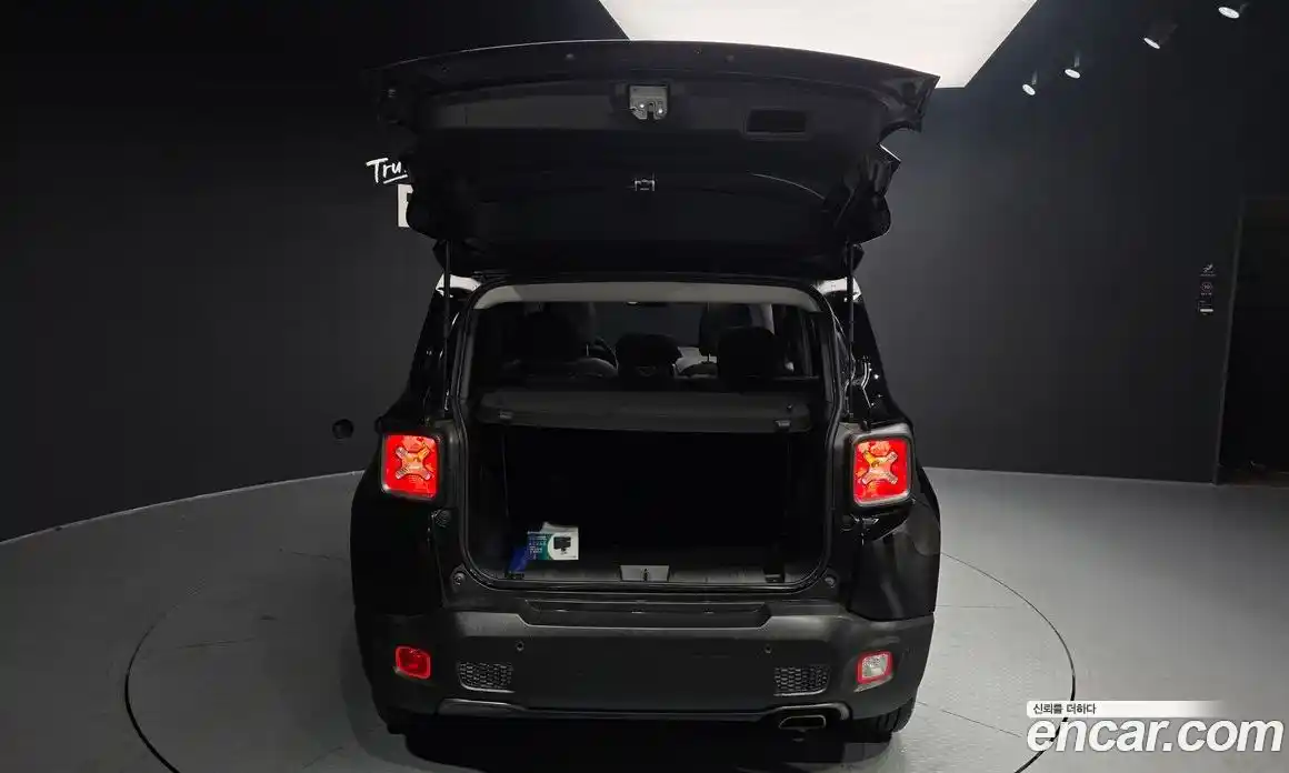 Jeep Renegade 2019 2.4 гидро в Москве № 1424360, фото 26