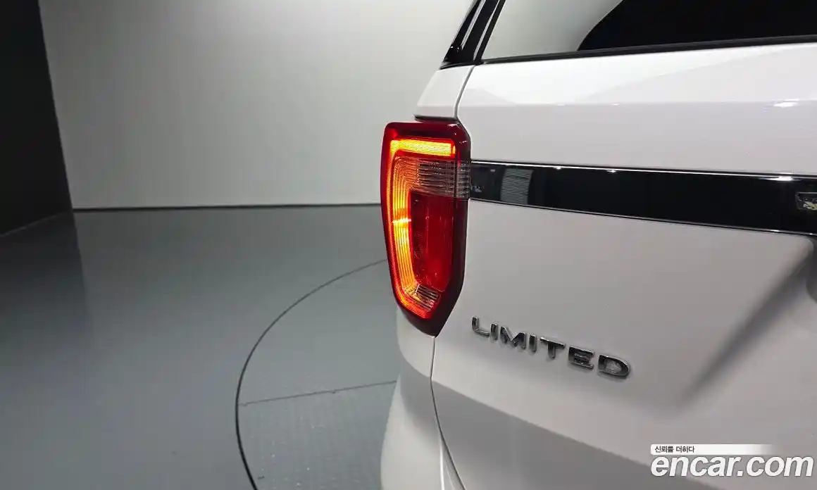Ford Explorer 2019 3.5 гидро в Москве № 1696943, фото 9