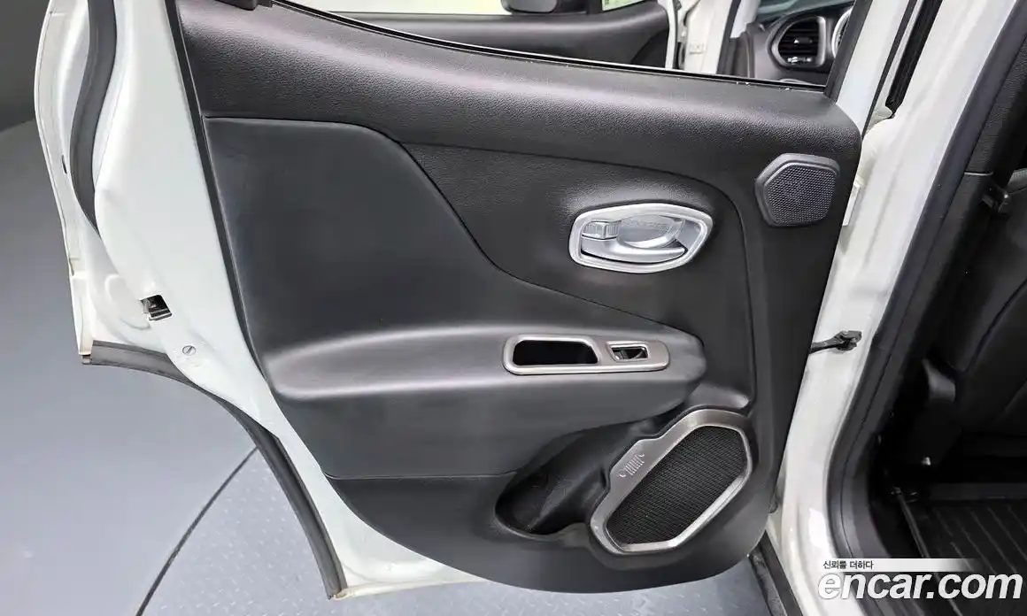 Jeep Renegade 2019 2.0 гидро в Москве № 1838350, фото 15