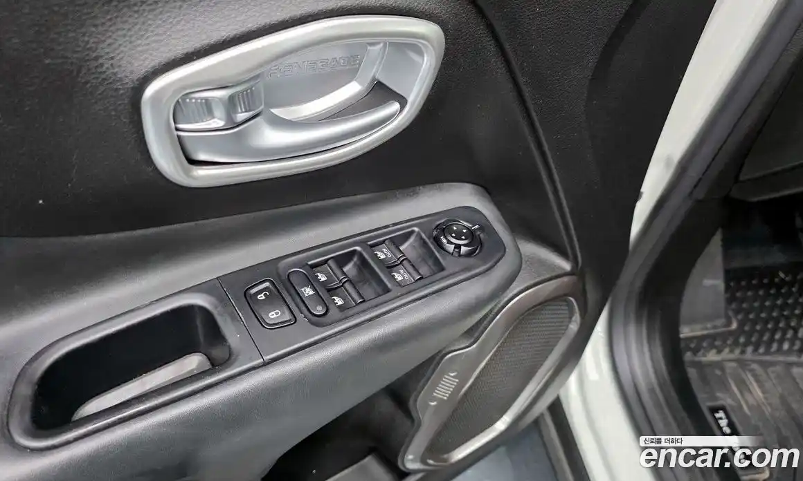 Jeep Renegade 2019 2.0 гидро в Москве № 1838350, фото 27