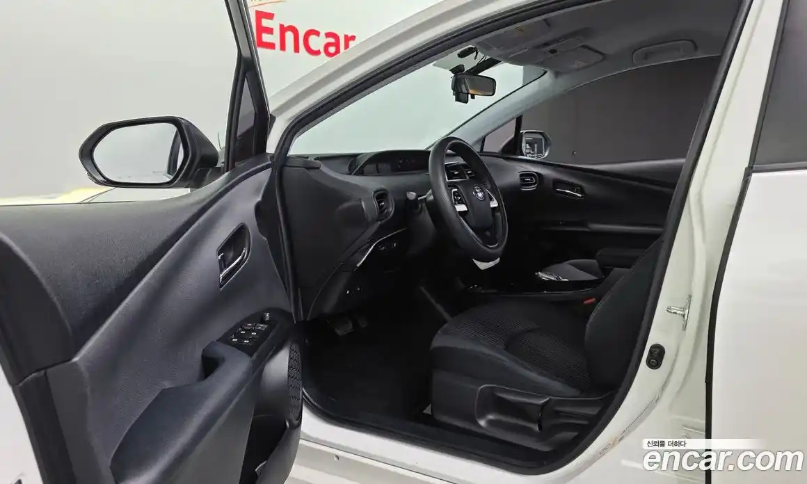 Toyota Prius 2017 1.8 гидро в Москве № 1838514, фото 16