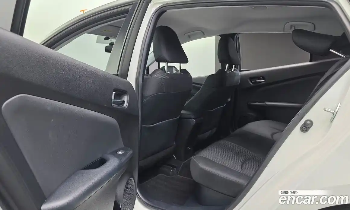 Toyota Prius 2017 1.8 гидро в Москве № 1838514, фото 24