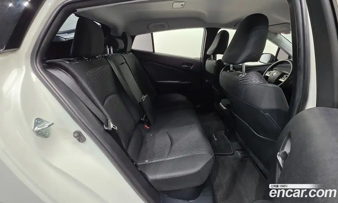 Toyota Prius 2017 1.8 гидро в Москве № 1838514, фото 25