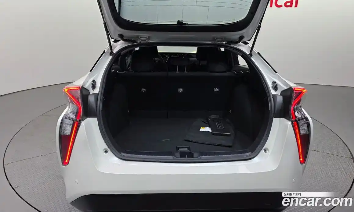 Toyota Prius 2017 1.8 гидро в Москве № 1838514, фото 26