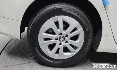Toyota Prius 2017 1.8 гидро в Москве № 1838514, миниатюра 5
