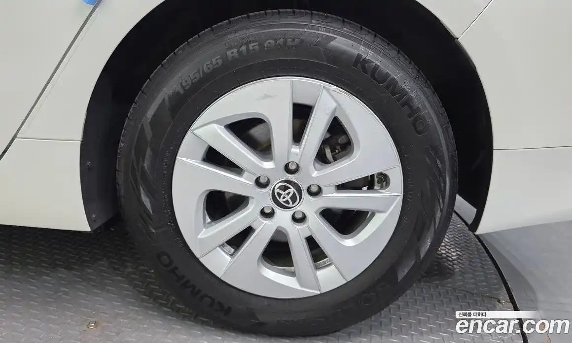Toyota Prius 2017 1.8 гидро в Москве № 1838514, фото 7