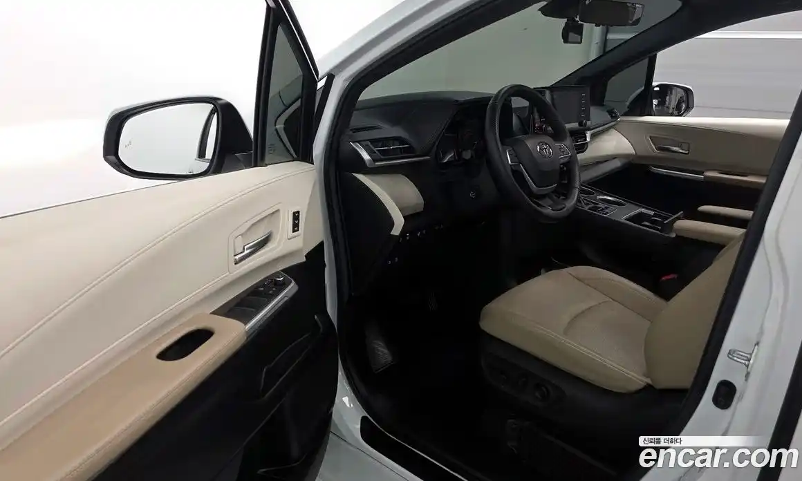 Toyota Sienna 2024 2.5 гидро в Москве № 1249997, фото 13