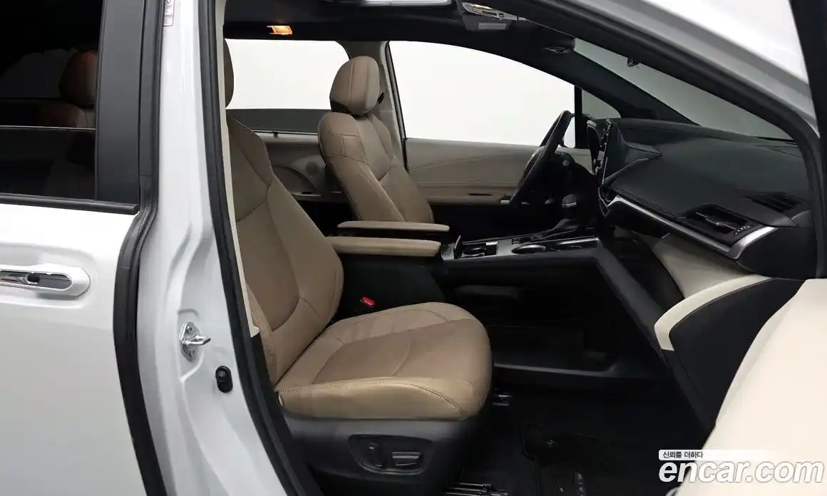Toyota Sienna 2024 2.5 гидро в Москве № 1249997, фото 16
