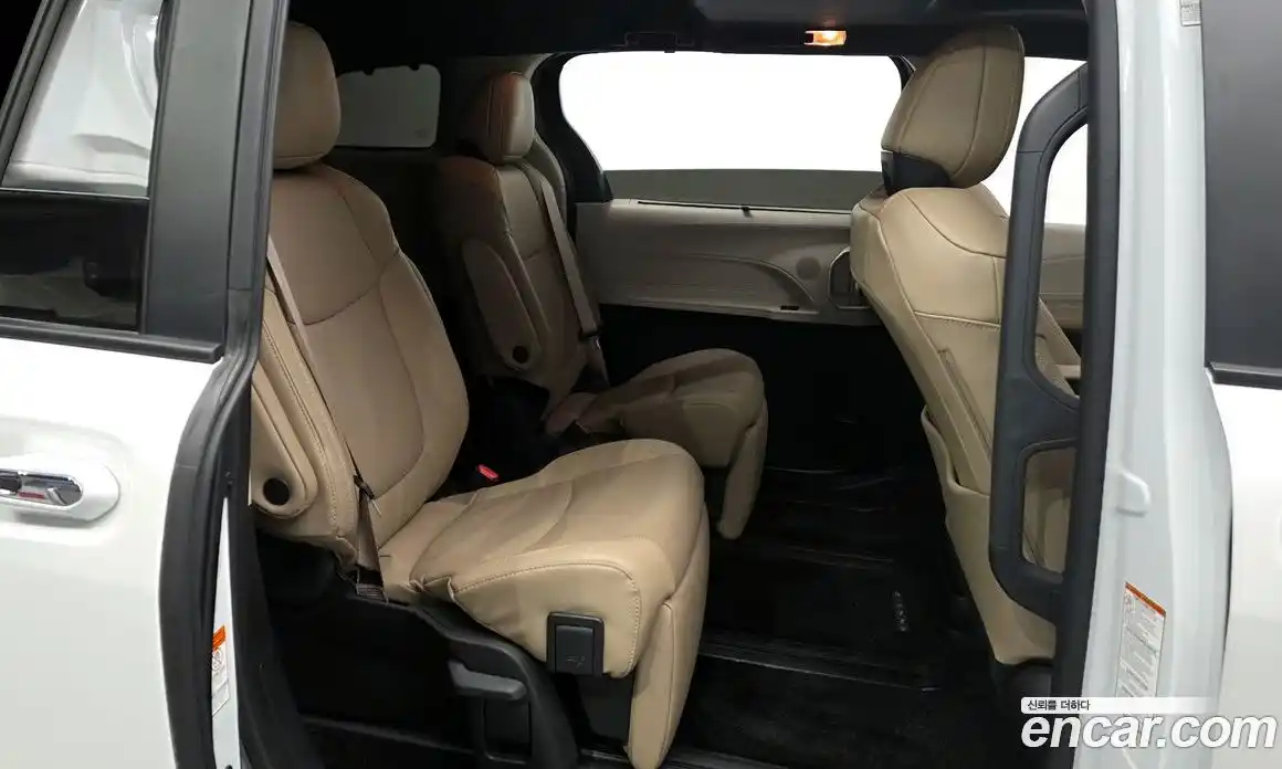 Toyota Sienna 2024 2.5 гидро в Москве № 1249997, фото 17