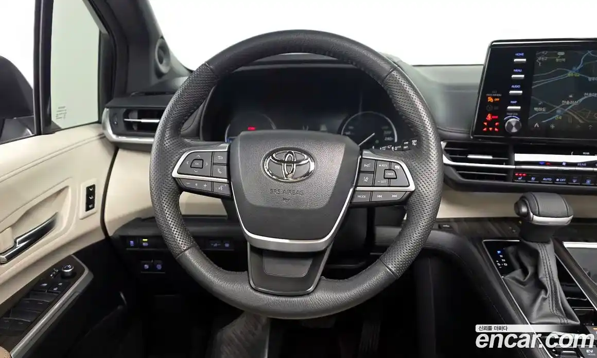 Toyota Sienna 2024 2.5 гидро в Москве № 1249997, фото 18