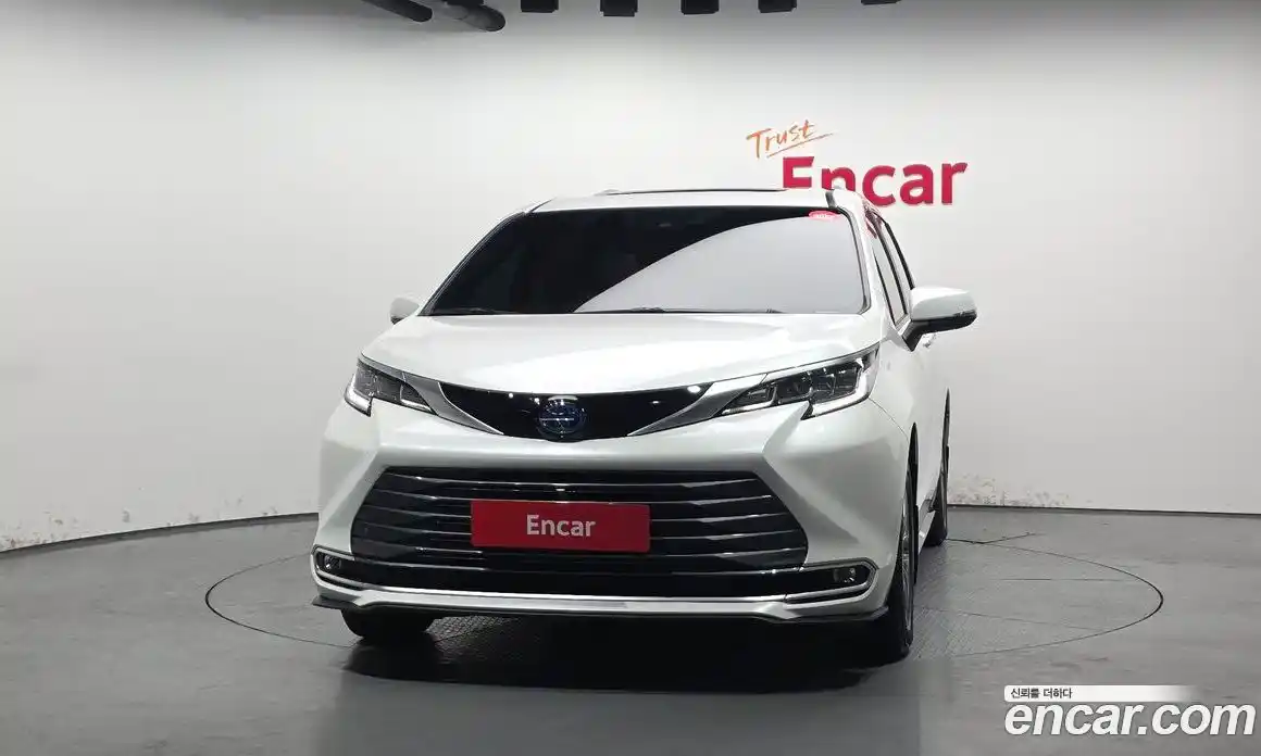 Toyota Sienna 2024 2.5 гидро в Москве № 1249997, фото 3