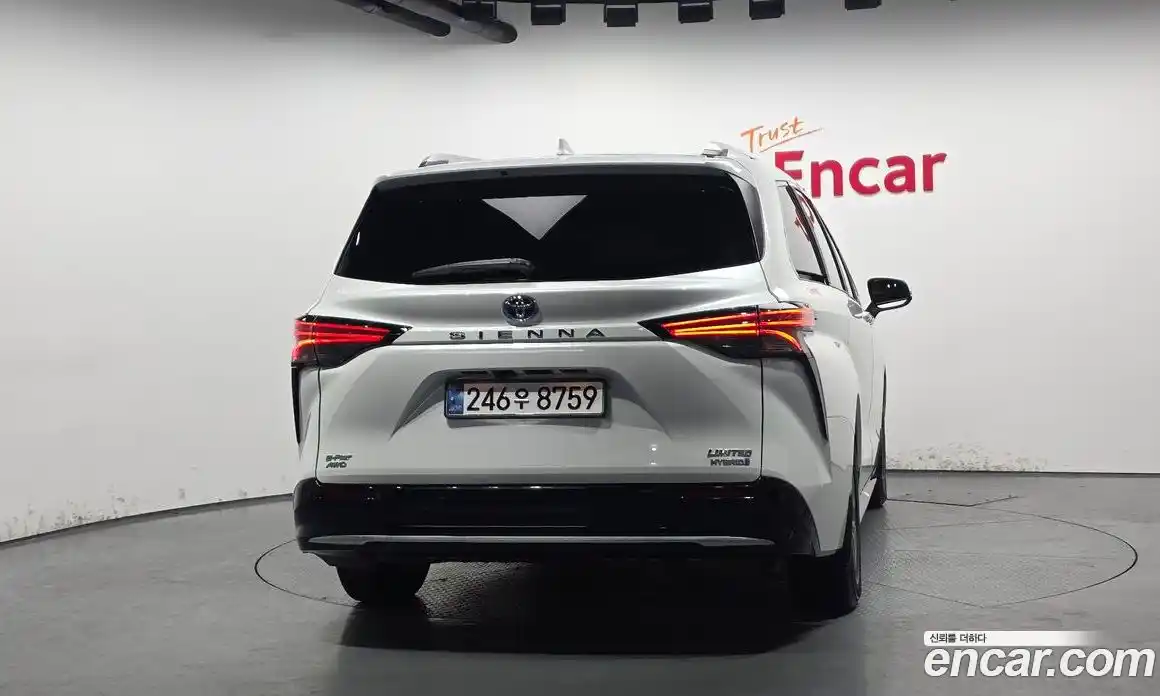 Toyota Sienna 2024 2.5 гидро в Москве № 1249997, фото 4