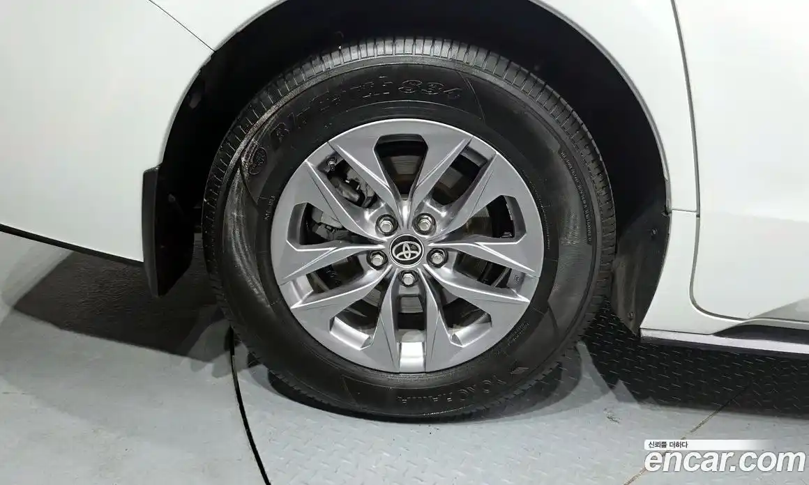 Toyota Sienna 2024 2.5 гидро в Москве № 1249997, фото 5