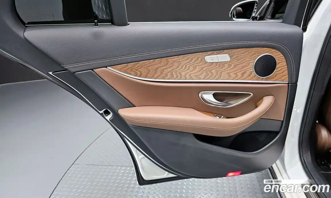 Mercedes-Benz E-Class 2023 2.0 гидро в Москве, фото 15
