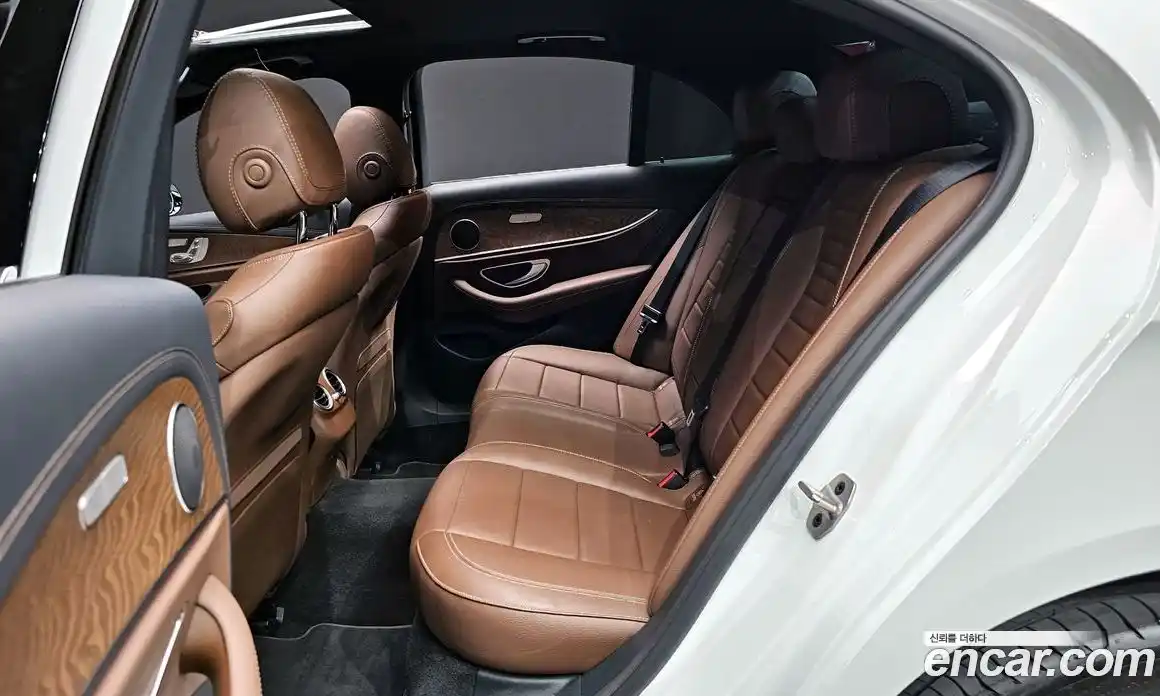 Mercedes-Benz E-Class 2023 2.0 гидро в Москве, фото 18