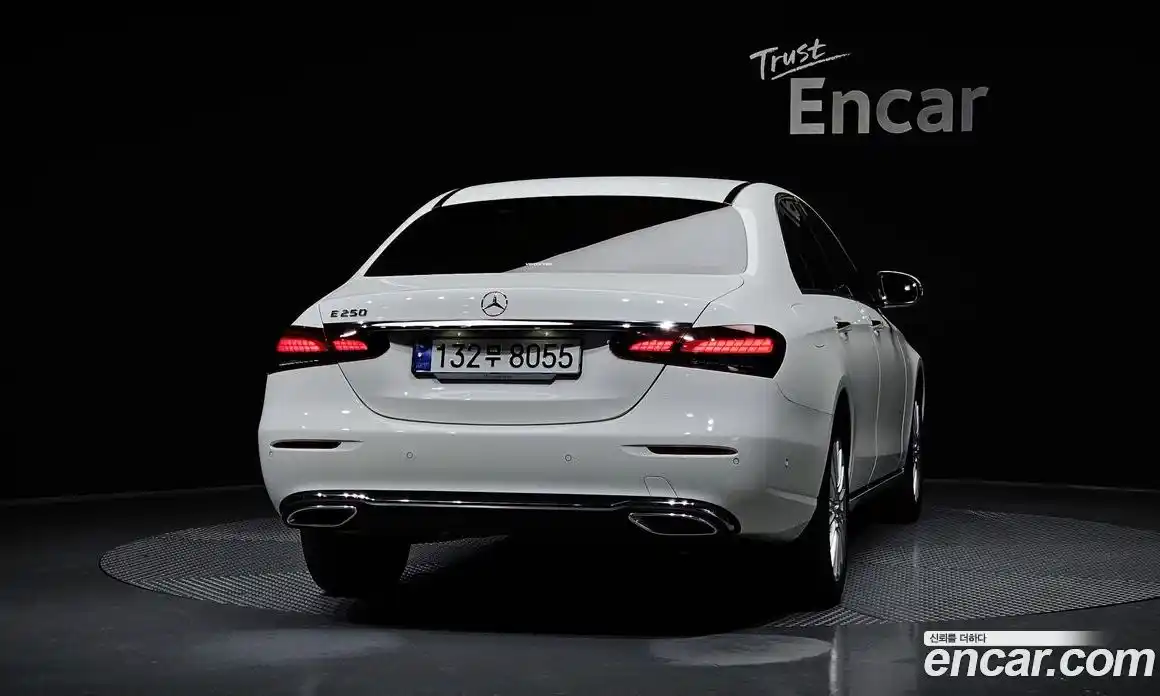 Mercedes-Benz E-Class 2023 2.0 гидро в Москве, фото 4