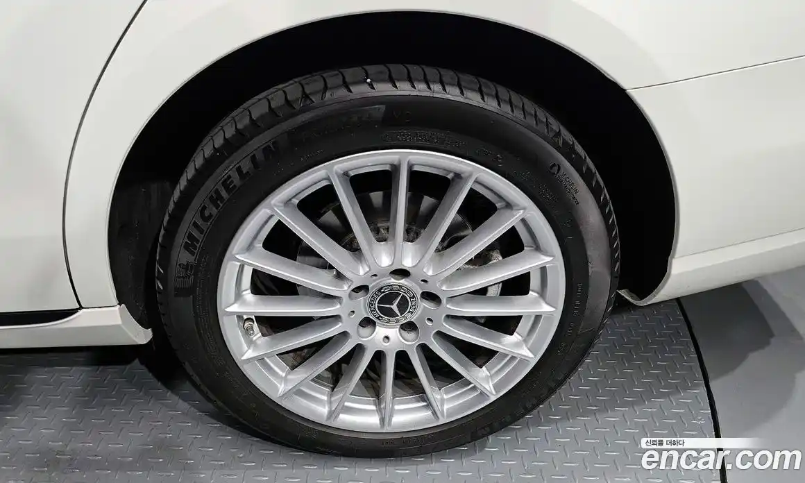 Mercedes-Benz E-Class 2023 2.0 гидро в Москве, фото 7