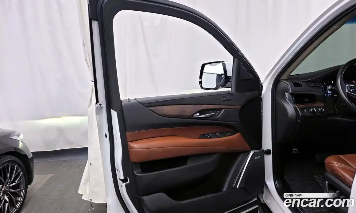Cadillac Escalade 2018 6.2 гидро в Москве № 1351318, фото 14