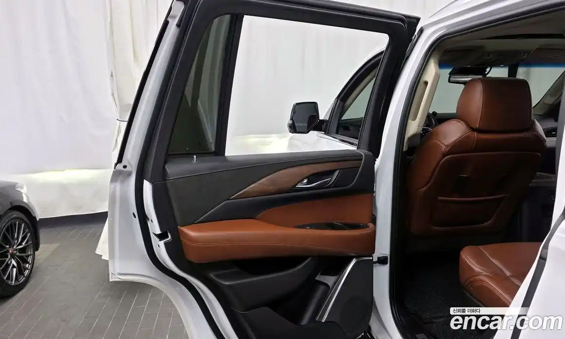 Cadillac Escalade 2018 6.2 гидро в Москве № 1351318, фото 15