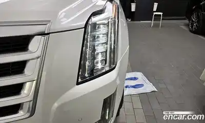 Cadillac Escalade 2018 6.2 гидро в Москве № 1351318, миниатюра 8