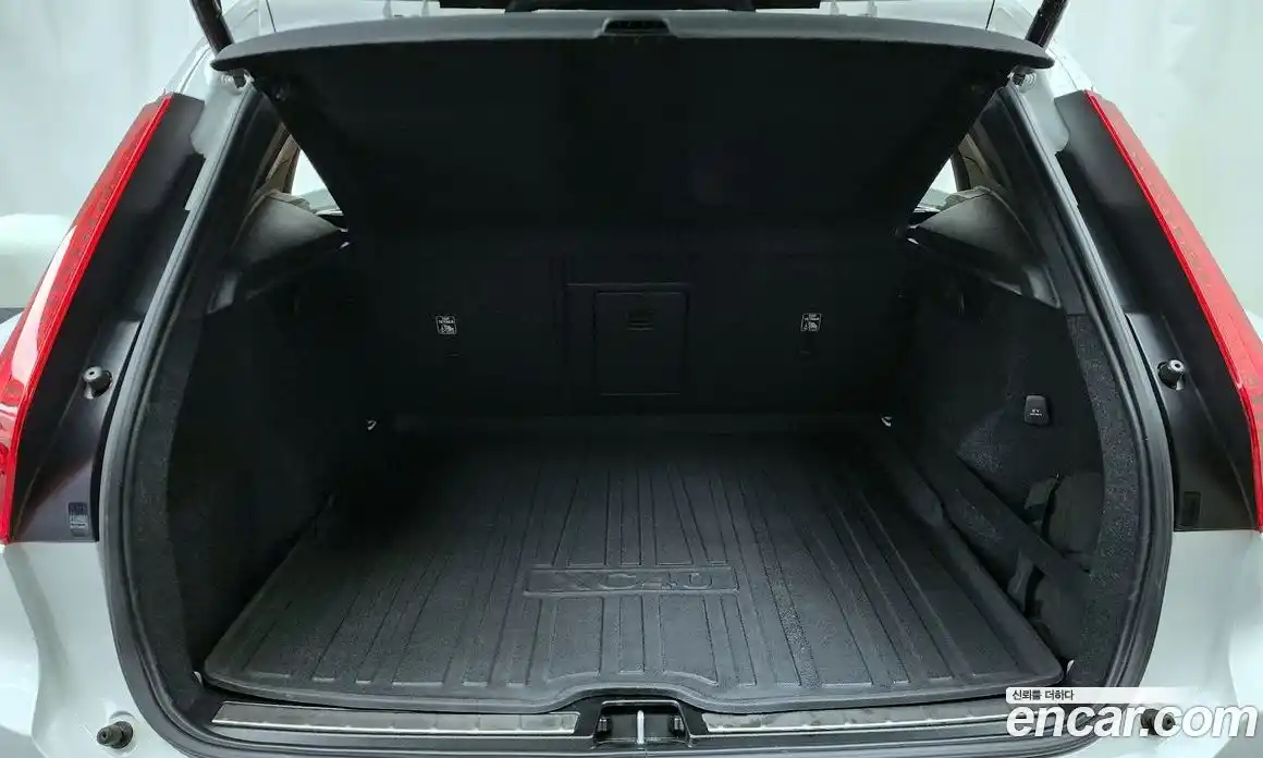 Volvo XC40 2020 2.0 гидро в Москве № 1404692, фото 25