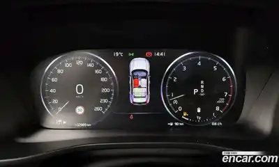 Volvo XC40 2020 2.0 гидро в Москве № 1404692, миниатюра 10