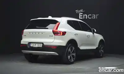 Volvo XC40 2023 2.0 гидро в Москве № 1422883, миниатюра 2