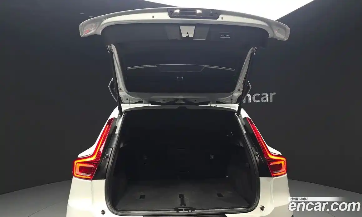 Volvo XC40 2023 2.0 гидро в Москве № 1422883, фото 31