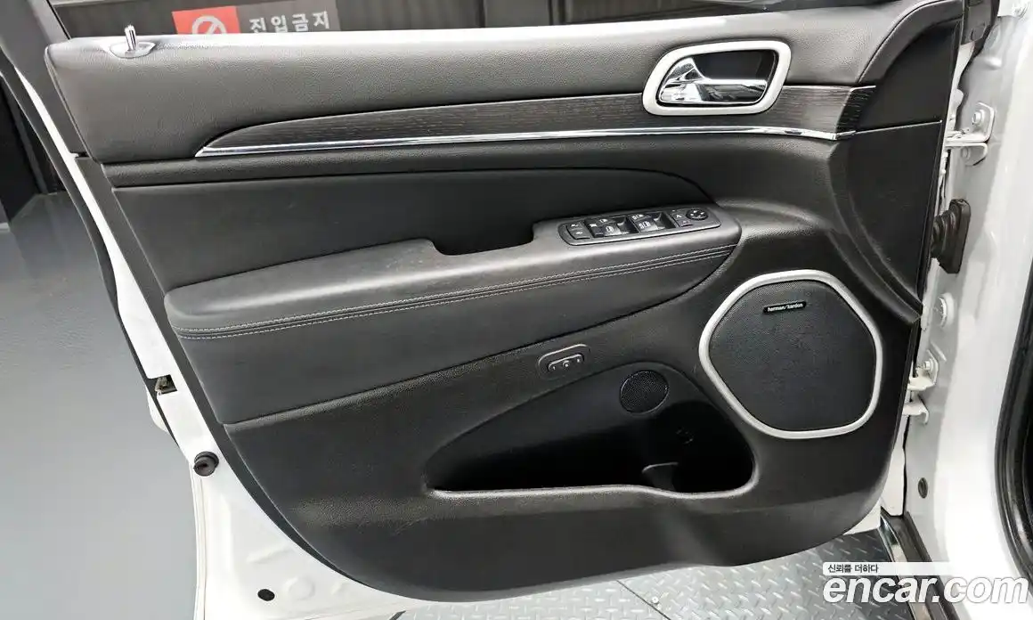 Jeep Cherokee 2020 3.6 гидро в Москве № 1694416, фото 14