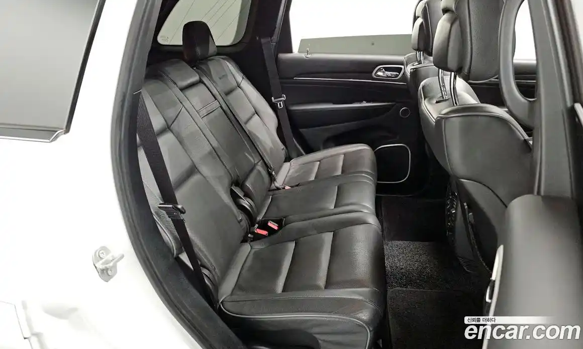 Jeep Cherokee 2020 3.6 гидро в Москве № 1694416, фото 17