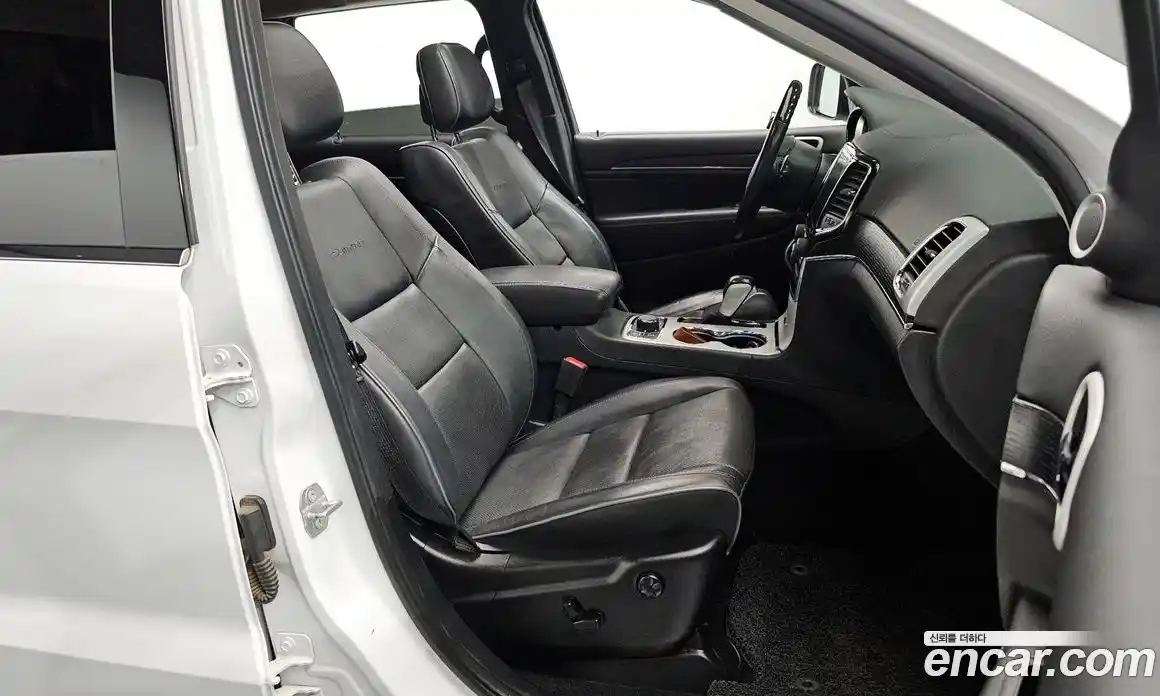 Jeep Cherokee 2020 3.6 гидро в Москве № 1694416, фото 18