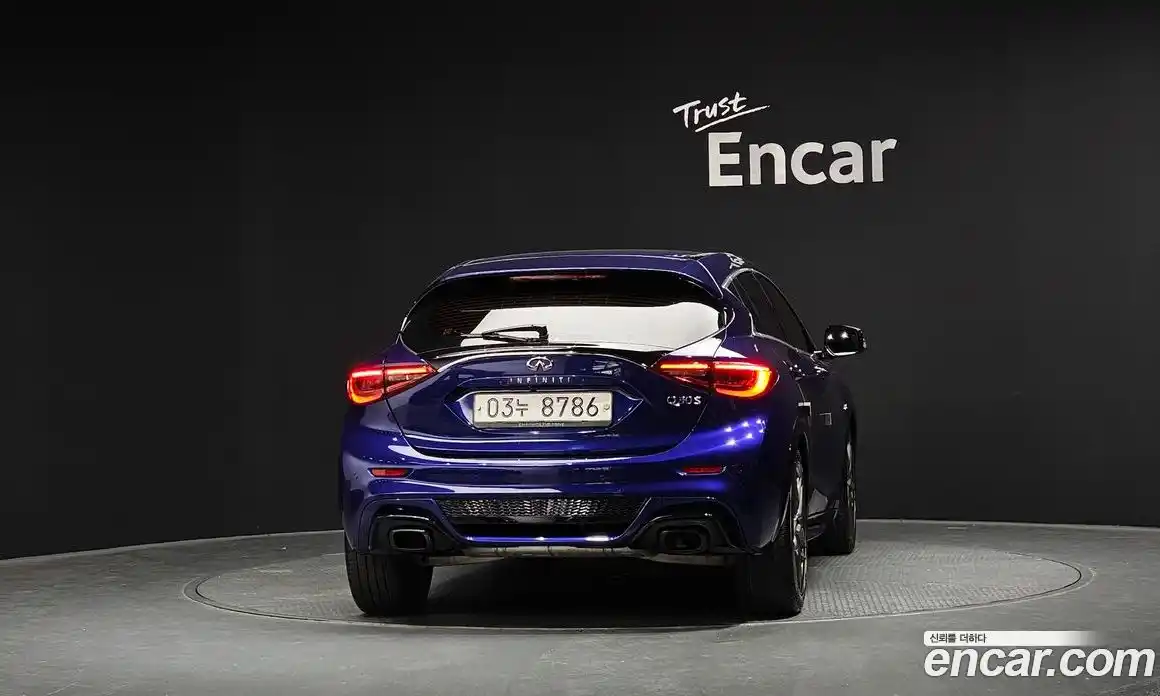 Infiniti Q30 2017 2.0 гидро в Москве № 1699121, фото 4