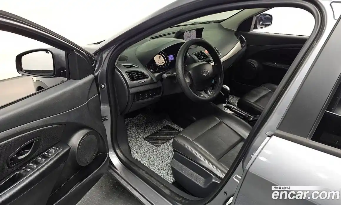 Renault SM3 2018 1.6 гидро в Москве № 1834500, фото 13