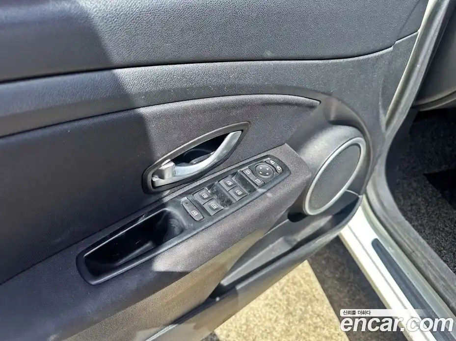 Renault SM3 2010 1.6 вариатор в Москве № 1835241, фото 11