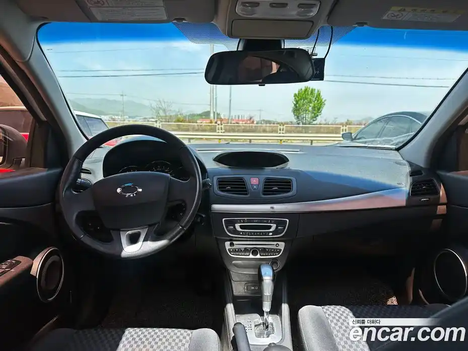 Renault SM3 2010 1.6 вариатор в Москве № 1835241, фото 16