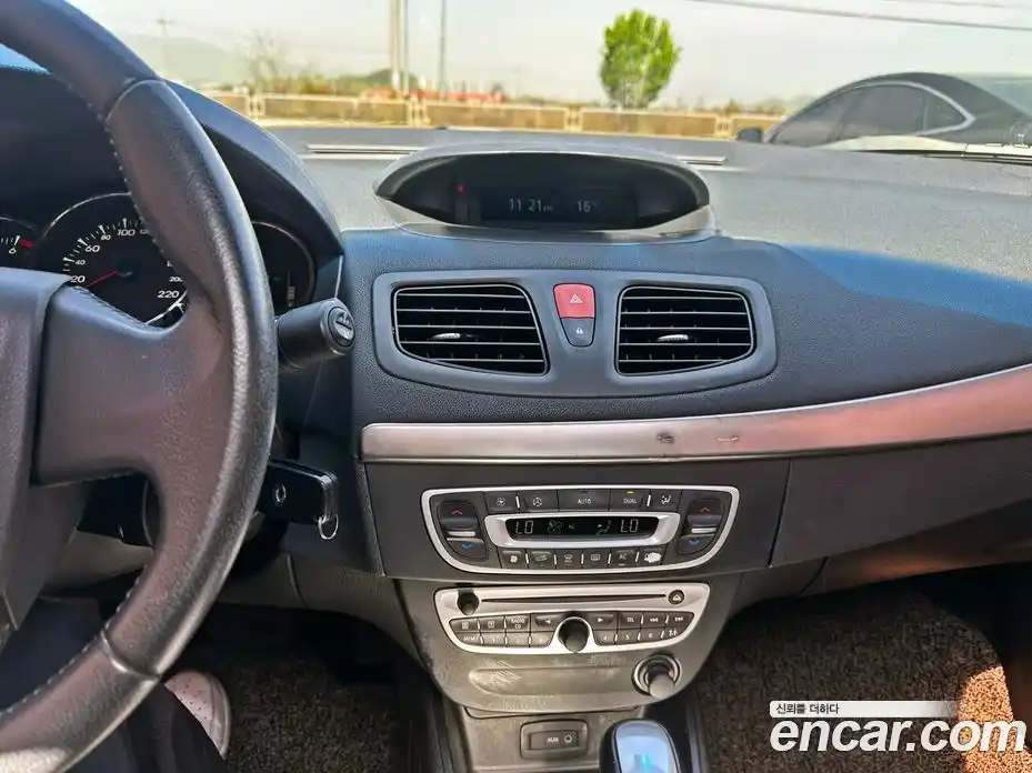 Renault SM3 2010 1.6 вариатор в Москве № 1835241, фото 17