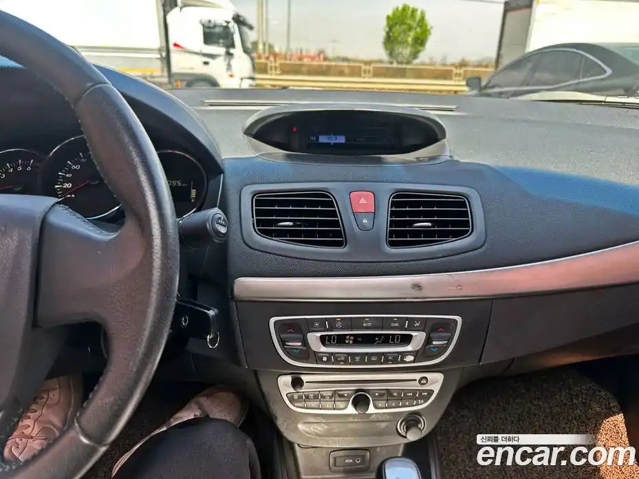 Renault SM3 2010 1.6 вариатор в Москве № 1835241, фото 18