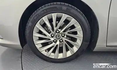 Lexus ES 2018 2.5 гидро в Москве № 1837946, миниатюра 5