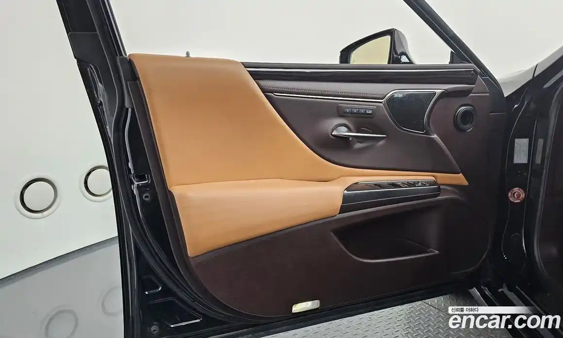 Lexus ES 2018 2.5 гидро в Москве № 1837962, фото 14